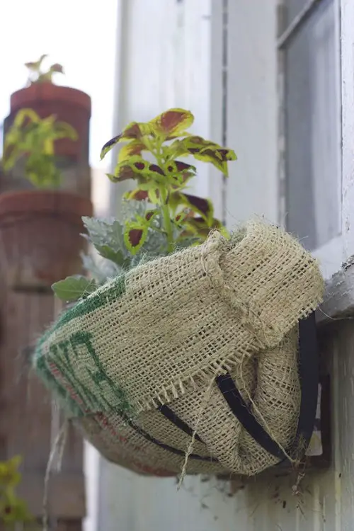best Burlap Projects for the Garden 