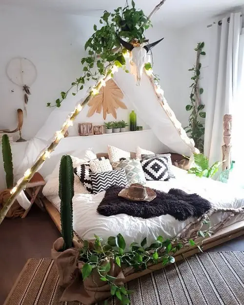 Vines in the Bedroom for Jungle Vibes