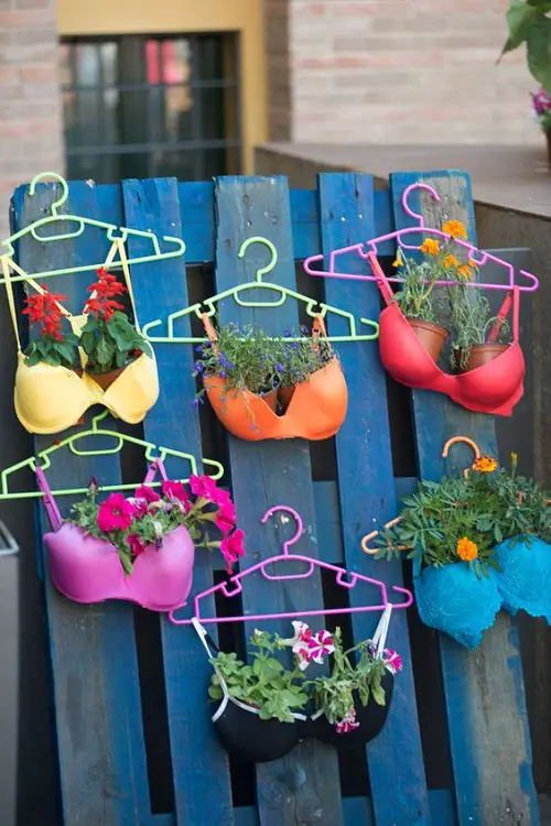 Pallet Wood and Bra Garden