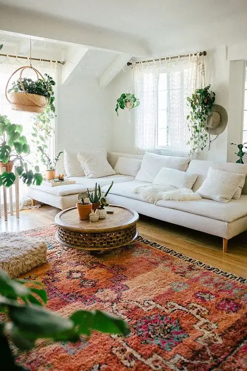 Vibrant Green Vines to Complement the White
