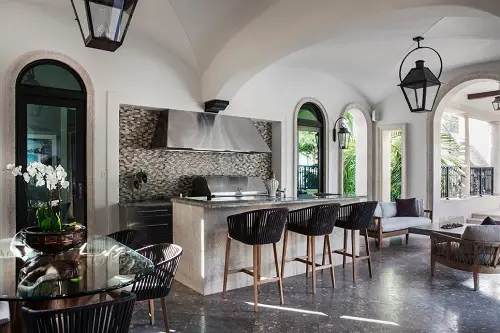 . Luxury Outdoor Kitchen