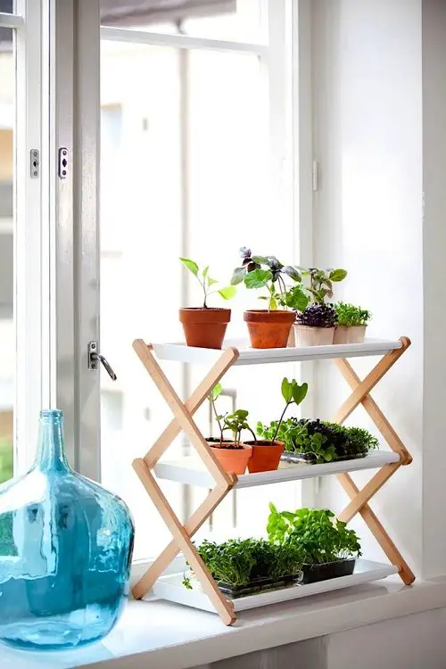 Criss-Cross Windowsill Plant Stand