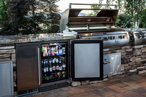 Outdoor Kitchen With Mini Fridge