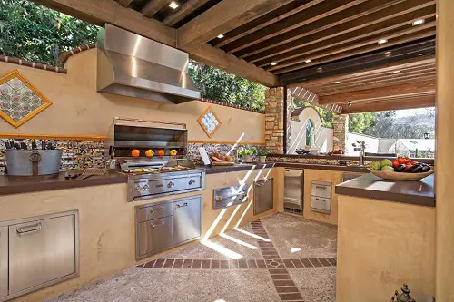 Outdoor Kitchen With Stainless Grill