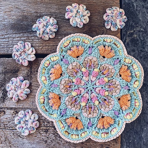 Loopy Mini Flowers Crochet Flower Bouquet