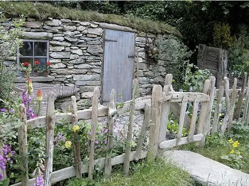 Driftwood Fence Rustic Ideas 9