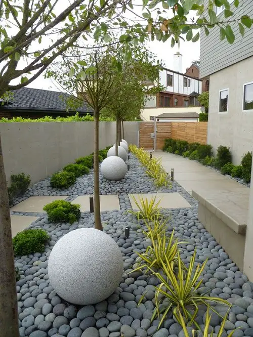 Amazing Side House Landscaping Ideas 2