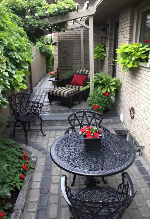 Amazing Side House Landscaping Ideas 46