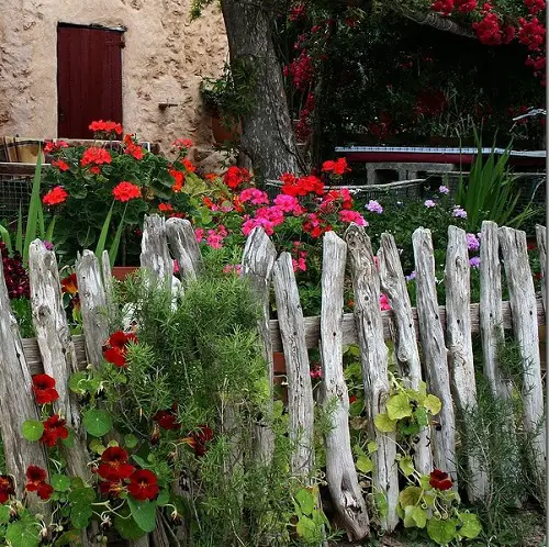 Old Wood Garden Fence Ideas 