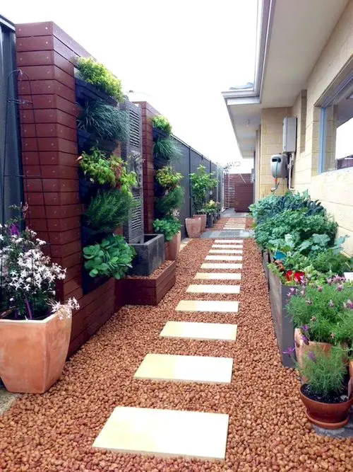 Awesome Side House Landscaping Ideas 2