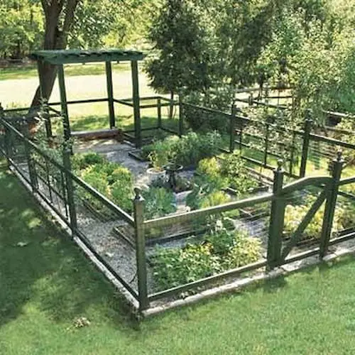 Vegetable Garden Urban Fence Ideas 23