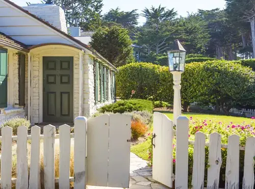 Vegetable Garden Wooden Fence Ideas 11