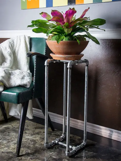 DIY Metal Pipe Plant Stand