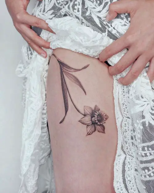 Narcissus Flower Thigh Ink Idea