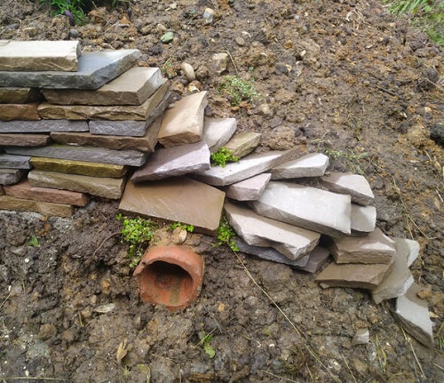 Frog House from Old Bricks and Slabs