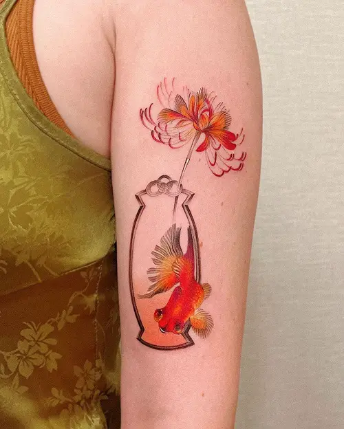 Spider Lily in Goldfish Vase Design