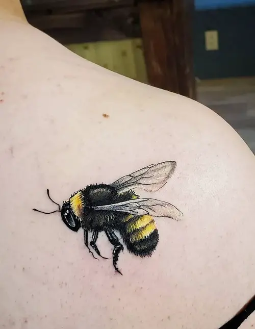 Body Art with Bumble Bee Tattoo 33