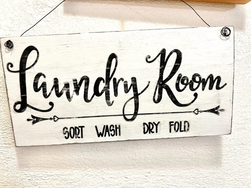 Black and White Laundry Sign DIY