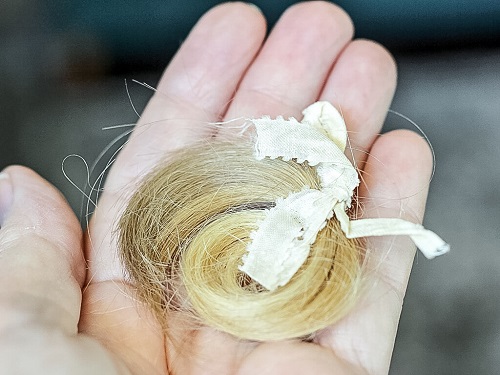  Hair Locks of Loved Ones Under Your Pillow 11