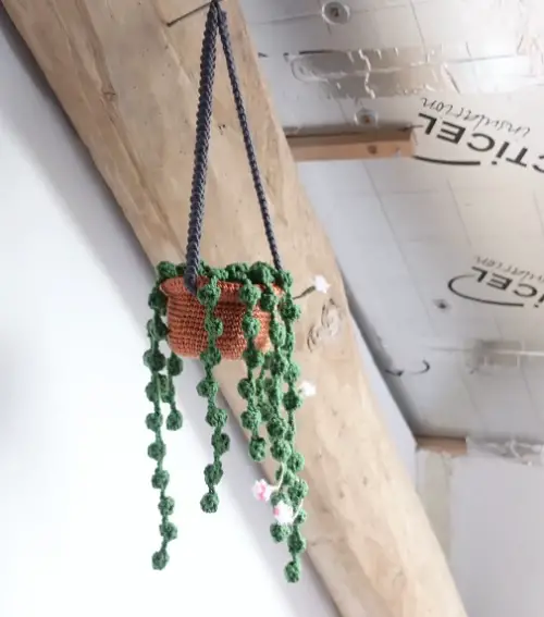 Crochet String of Pearls with Flowers