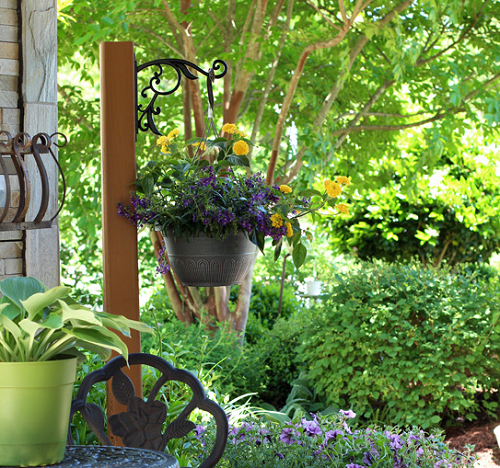DIY Hanging Outdoor Plant Stand 