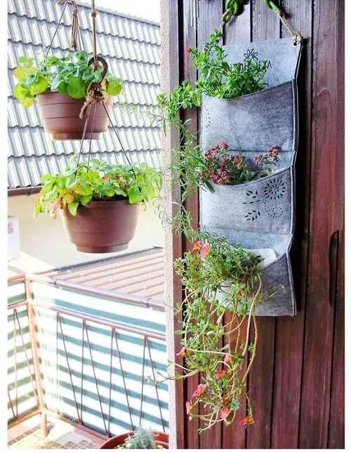 Wall-Mounted Pockets in vertical garden 