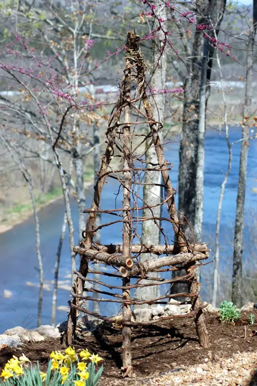 Building a Garden Ladder and Trellis at Home