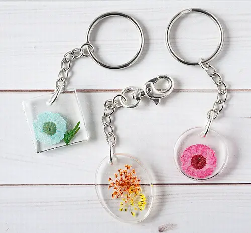 diy keychain keyring with pressed flowers
