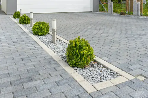 Boxwood Gravel Driveway Landscaping