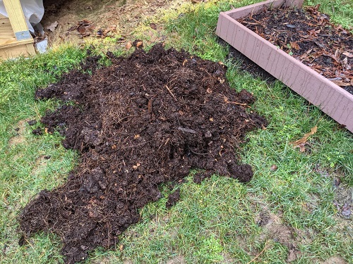 fertilizer manure with dry fallen leaves